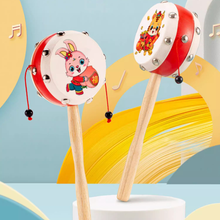 画像をギャラリービューアに読み込む, 【カスタマイズ可能】手持ちおもちゃ でんでん太鼓 たいこ 十二支 ガラガラ カチカチ 木製 赤ちゃん 男女兼可 出産祝い お宮参り プレゼント お贈り物