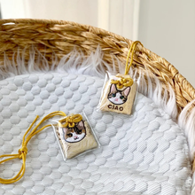 画像をギャラリービューアに読み込む, お守り|ペットの写真で作る|アクセサリー|刺繍|名前入り