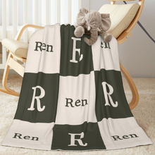 画像をギャラリービューアに読み込む, お名前入りブランケット | 出産祝いの贈り物 | 名前とイニシャル