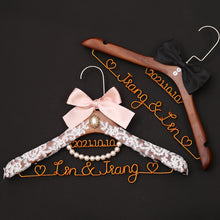 画像をギャラリービューアに読み込む, カスタマイズウェディングハンガー 名入れ・日付入り|結婚祝い おしゃれ プレゼント|Unimstar