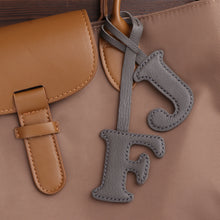 画像をギャラリービューアに読み込む, 【カスタム】名入れ 手作りの本革キーチェーン|アルファベット バッグチャーム|誕生日ギフト 記念品