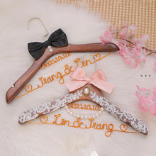 画像をギャラリービューアに読み込む, カスタマイズウェディングハンガー 名入れ・日付入り|結婚祝い おしゃれ プレゼント|Unimstar