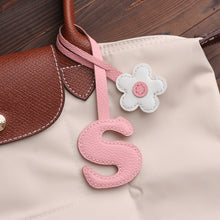 画像をギャラリービューアに読み込む, 【カスタム】名入れ 手作りの本革キーチェーン|アルファベット バッグチャーム|誕生日ギフト 記念品