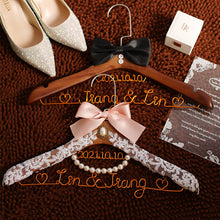 画像をギャラリービューアに読み込む, カスタマイズウェディングハンガー 名入れ・日付入り|結婚祝い おしゃれ プレゼント|Unimstar