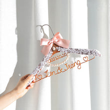 画像をギャラリービューアに読み込む, カスタマイズウェディングハンガー 名入れ・日付入り|結婚祝い おしゃれ プレゼント|Unimstar