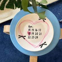 画像をギャラリービューアに読み込む, オーダーメイド 名前文字入り 日付入りお皿 食器 パン ケーキ皿 デザートプレート おしゃれ かわいい 誕生日 記念日 バレンタインデー