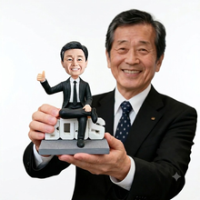 画像をギャラリービューアに読み込む, 定年祝い・退職記念品：上司が喜ぶオーダーメイドの似顔絵オリジナルフィギュア｜大切な方へ贈る世界に一つのリアルフィギュア
